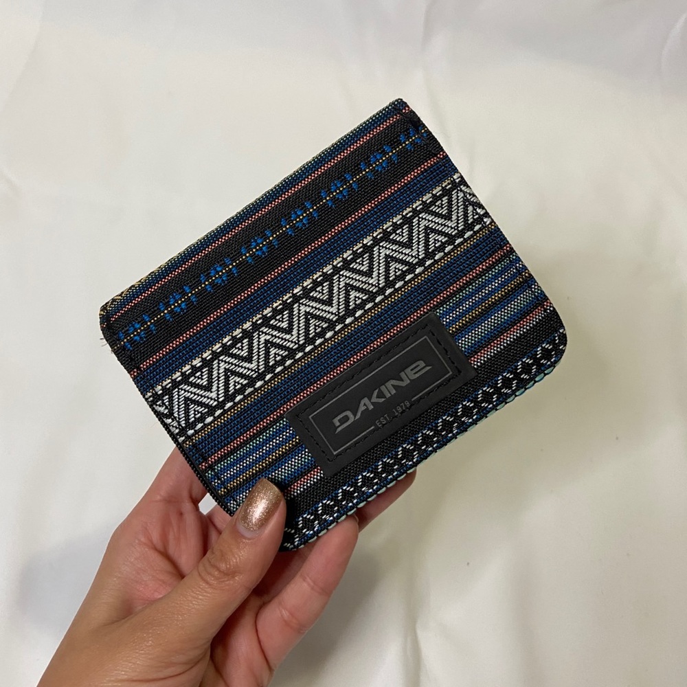 Dakine blue wallet